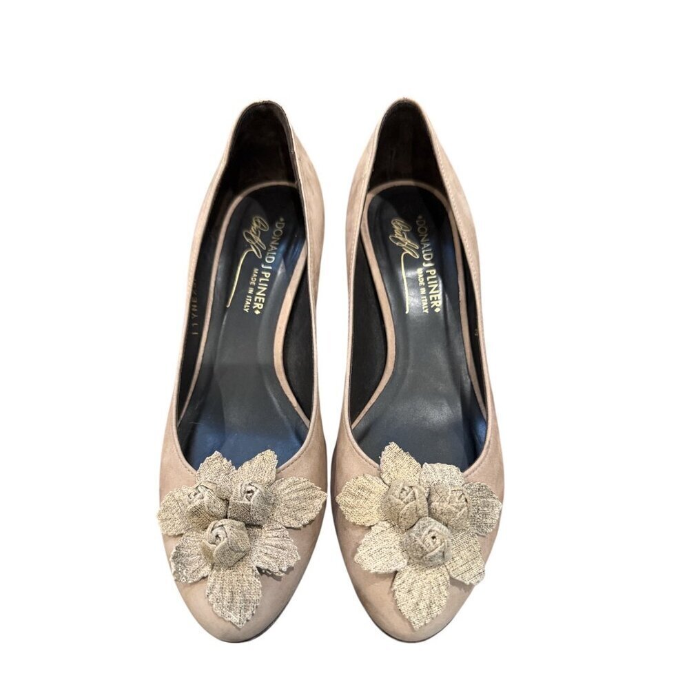 Donald J Pliner Womens Size 7 M Beige Suede Kitten Heel Pumps With Floral Embell
